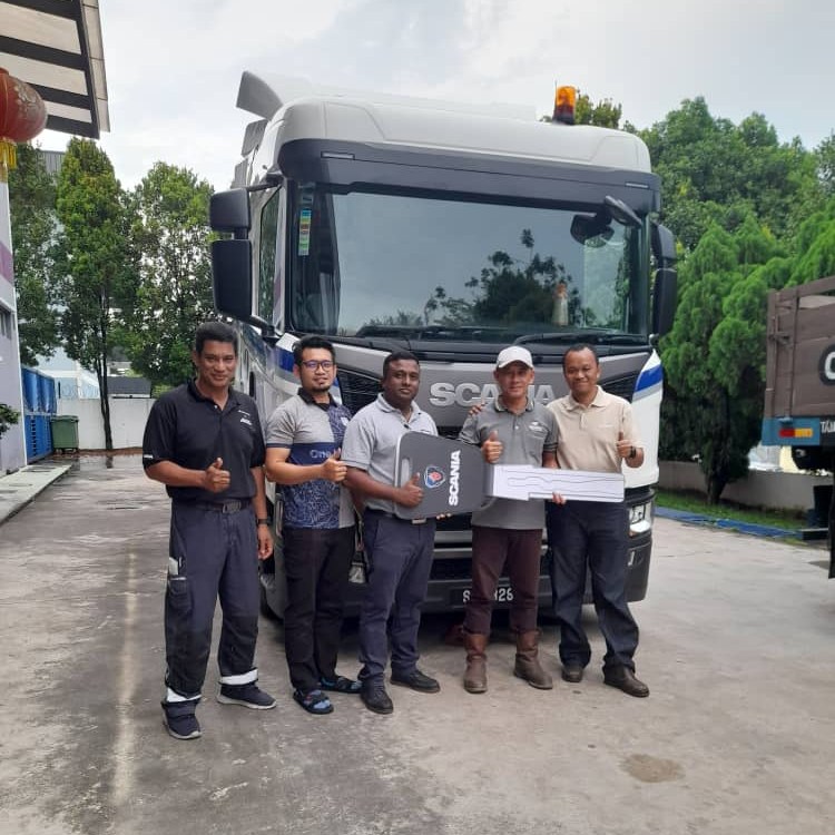 Scania G410 truck handover to SJ Classic Industries.