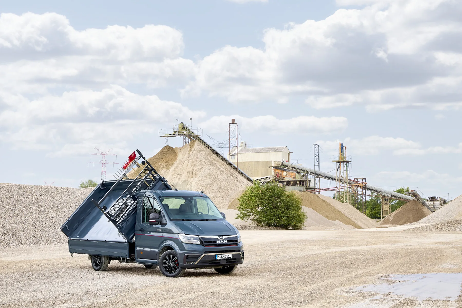 MAN TGE van equipped with Meiller tipper