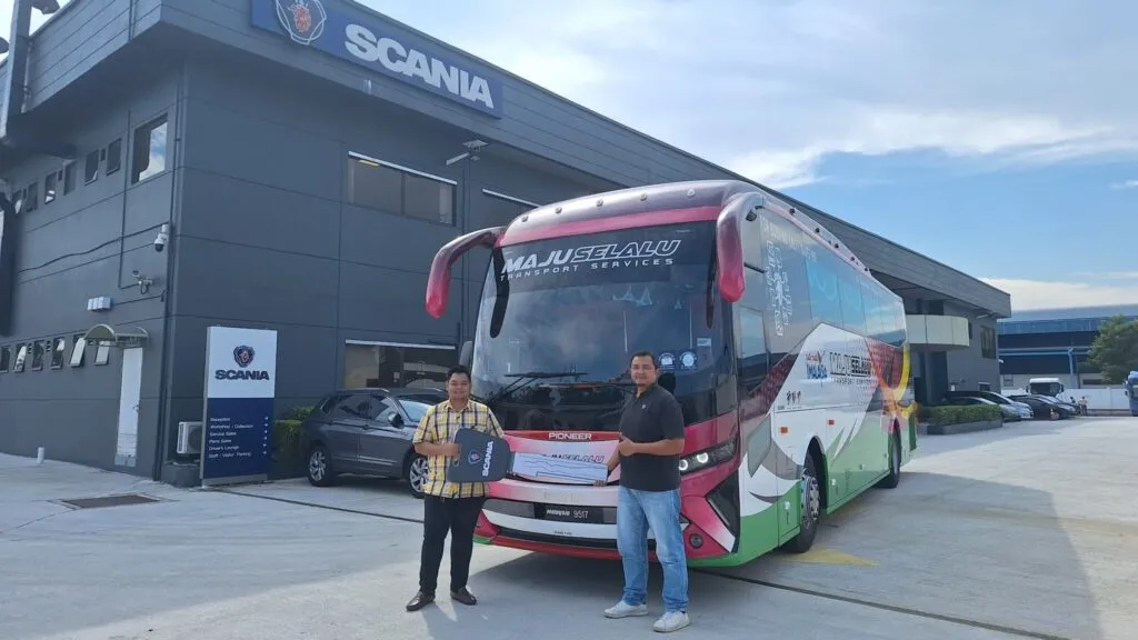 Scania New Bus Generation handover to Selalu Gemilang Transport Sdn Bhd representative by Scania Malaysia