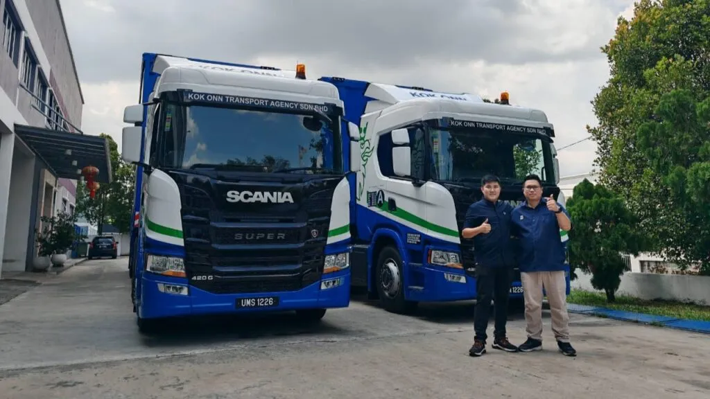 Representative from Kok Onn Transport Agency with a representative of Scania Malaysia in the handover ceremony.