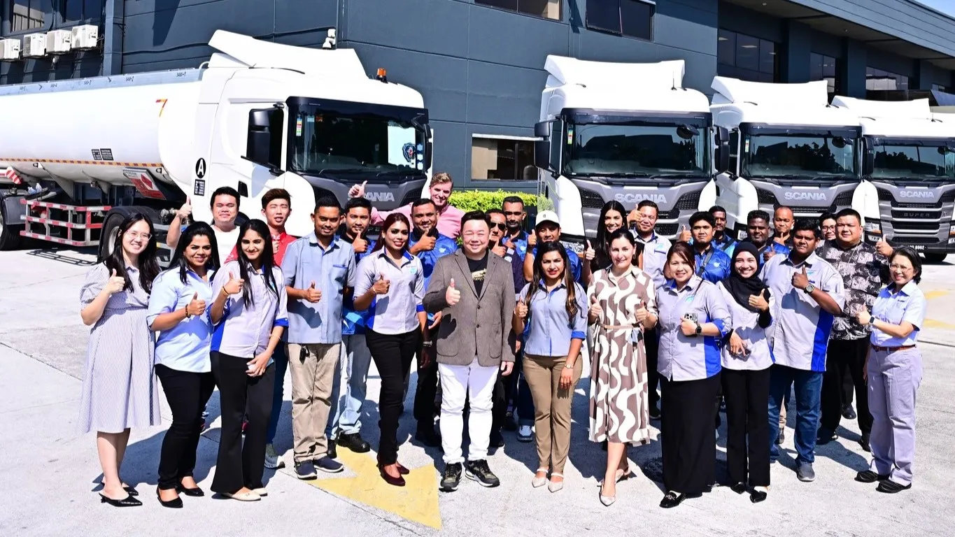 Pearl Petroleum & Transport team with new Scania Super series trucks