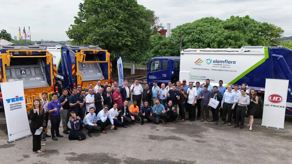 Group photo from the UD Trucks - Alam Flora final batch's handover ceremony. Image/Photo Credit: UD Trucks Malaysia & TCIE