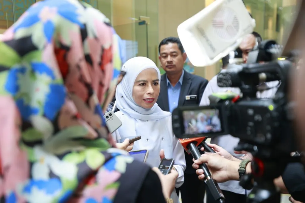 Malaysian Minister of Plantation and Commodities, Datuk Seri Dr Noraini Ahmad. (Photo Credit: Datuk Seri Dr Noraini Ahmad/Facebook)