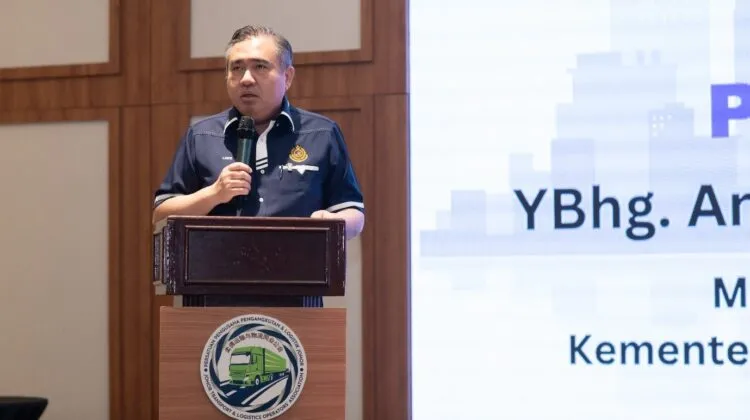 Transport Minister Anthony Loke speaking at the JoTran Transport & Logistics Industry Seminar 2026 at Ponderosa Golf & Country Resort. (Photo: JoTran)