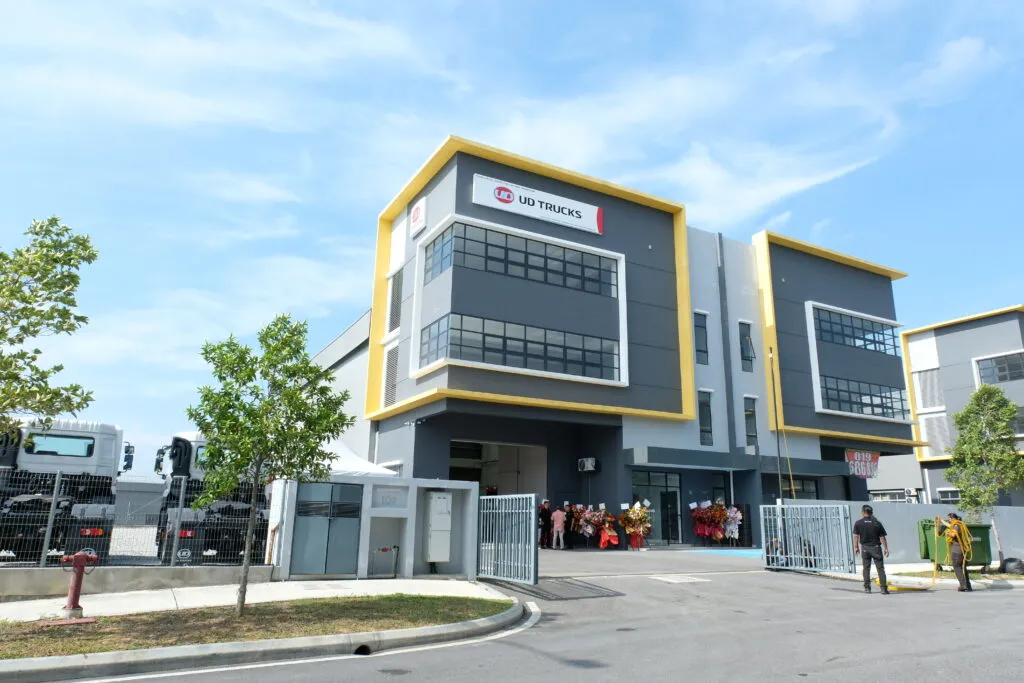 External view of the modern, multi-story building facade for the new UD Trucks 3S dealership center in Nilai, Seremban. (Photo: TCIE & UD Trucks)