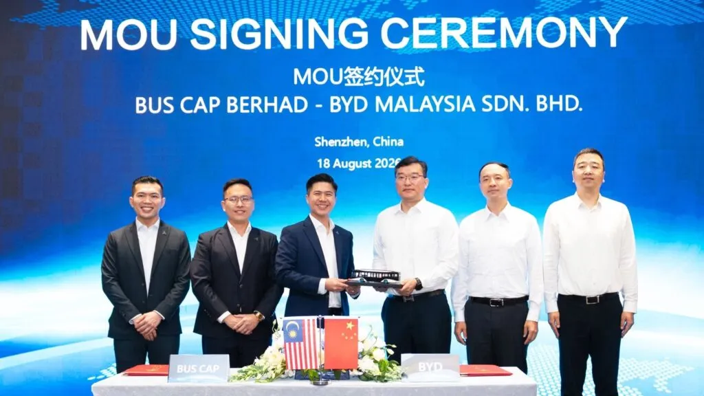 Representatives from Bus Cap Berhad and BYD Malaysia during the MoU signing ceremony in Shenzhen. (Photo: Bus Cap Berhad/Facebook)
